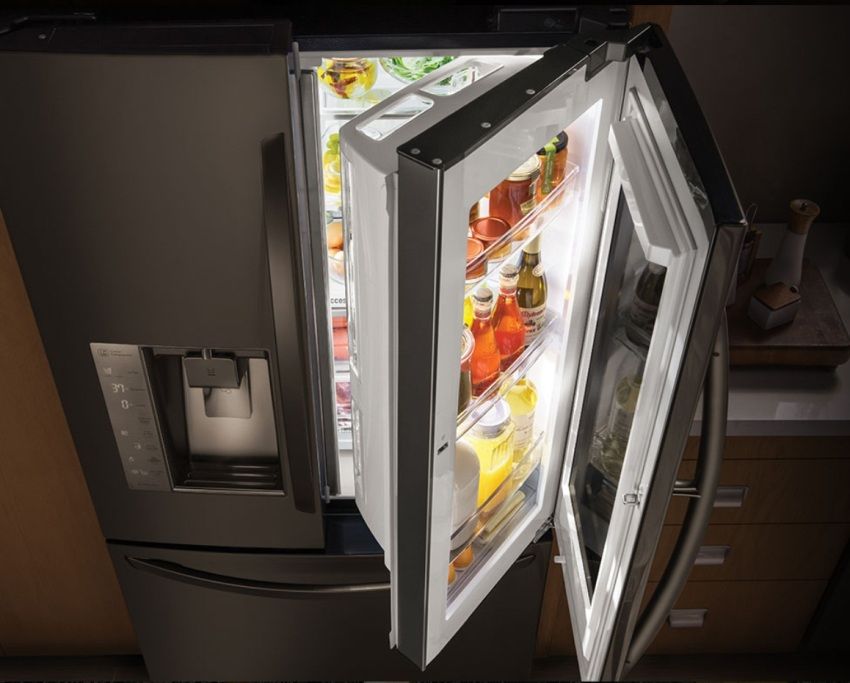 Refrigerador con una puerta transparente: una unidad elegante en la